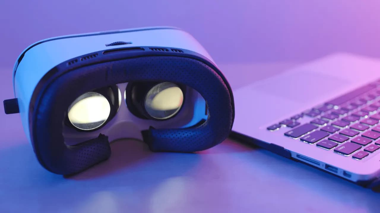 Czym jest Google VR? Zastosowania, funkcje i korzyści dla użytkowników